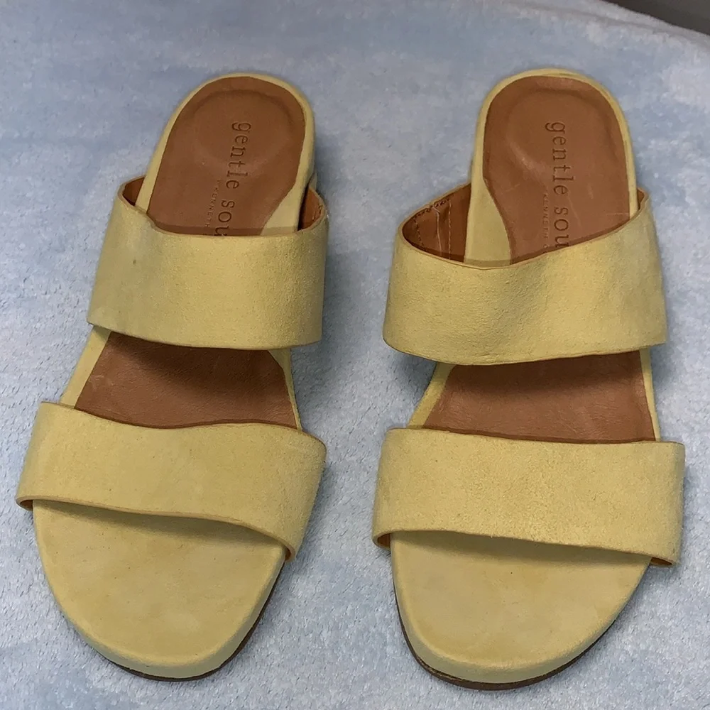 Women’s sandals by Kenneth Cole, gentle souls collection brand new